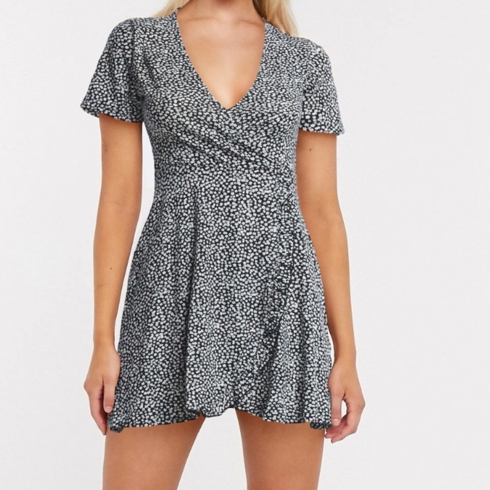 NWT Pull & Bear Printed wrap mini dress